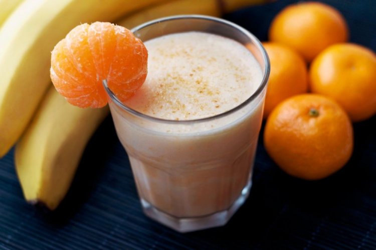 Bananen-Mandarinen-Smoothie mit Kokosmilch