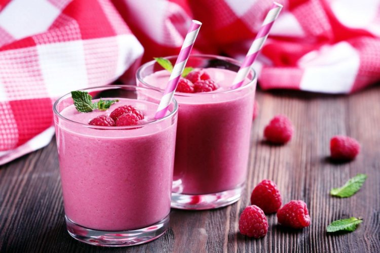 Himbeersmoothie mit Pistazienmilch