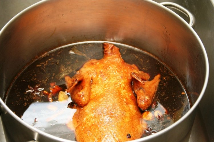 Adobo para pato en caldero