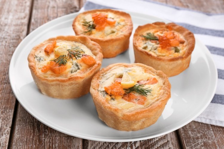 Tartaletas horneadas con salmón