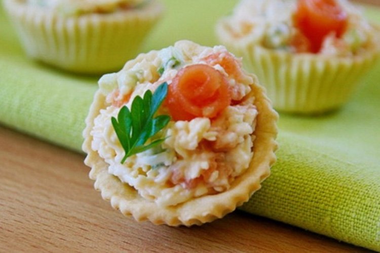 Tartaletas con queso fundido y salmón