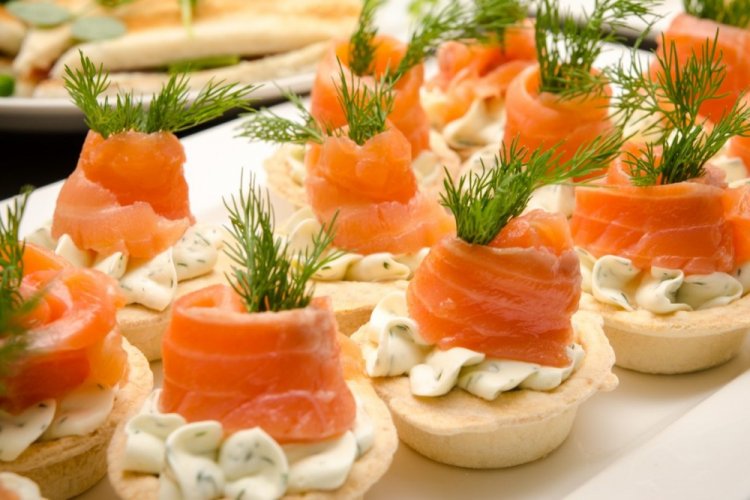 Tartaletas con salmón y queso fresco