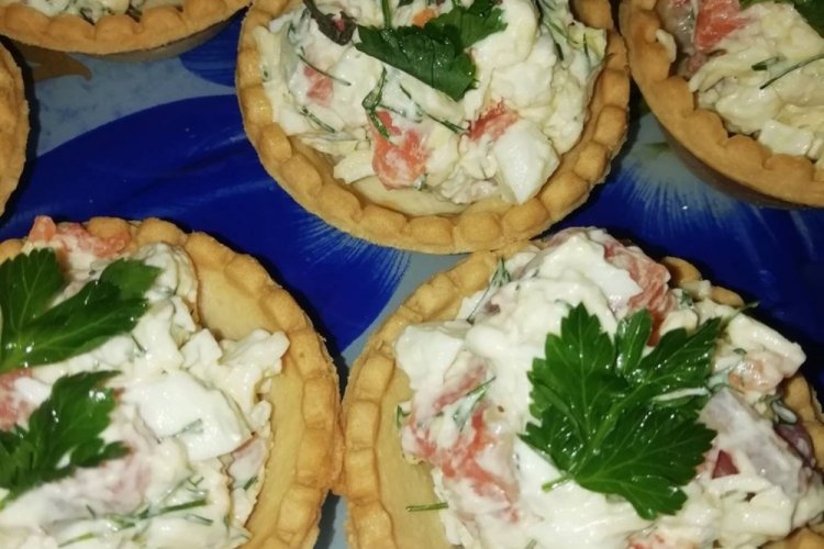 Tartaletas con salmón y huevos