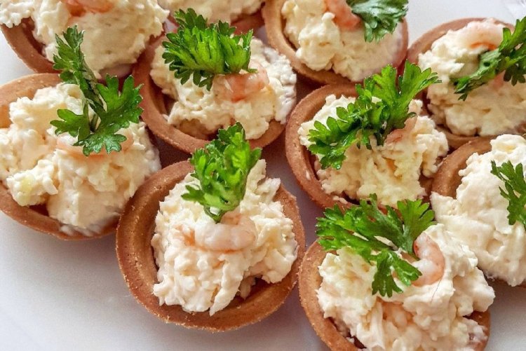 Tartelettes mit Garnelen und Hartkäse