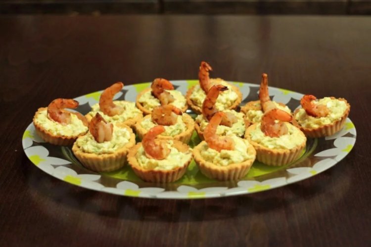 Tartelettes mit Avocadocreme und Garnelen