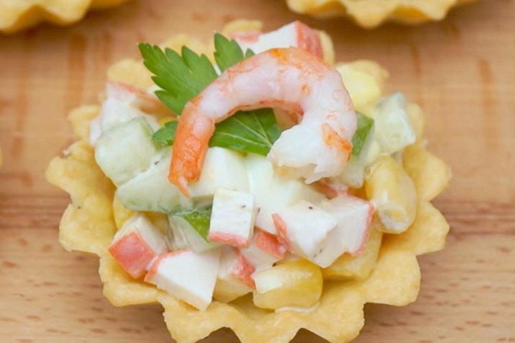 Tartelettes mit Krabbenstäbchen und Garnelen