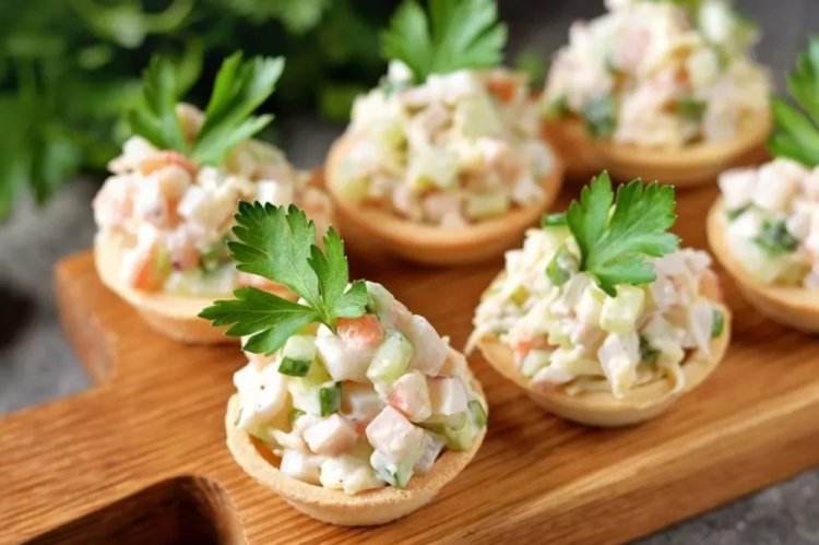 Tartelettes mit Garnelen und Gurke