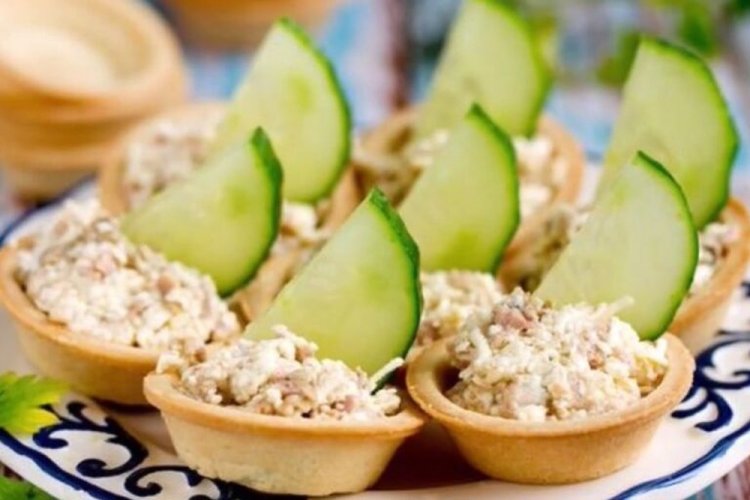 Törtchen mit Schmelzkäse und Dorschleber