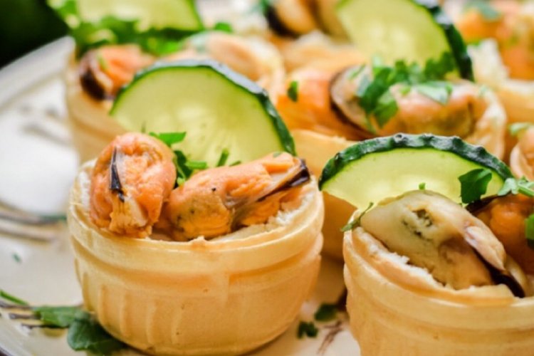 Tartelettes mit Frischkäse und Muscheln