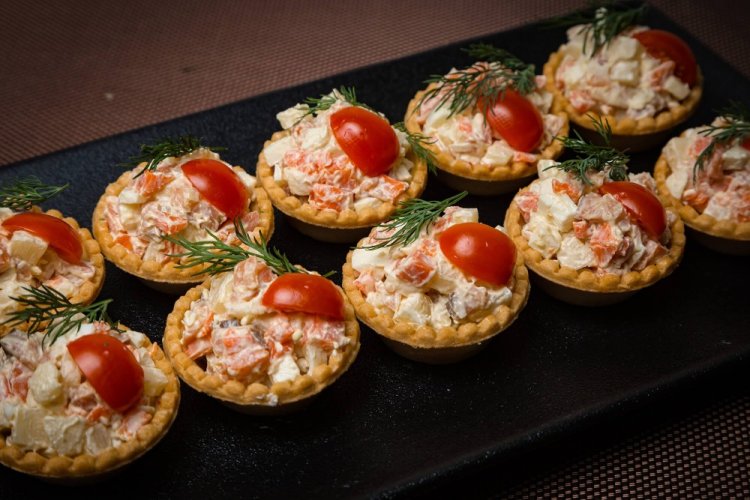 Tartelettes mit Frischkäse und geräuchertem Hähnchen