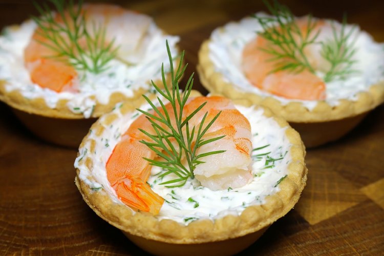 Tartelettes mit Frischkäse und Garnelen