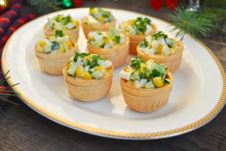 Tartaletas de pollo, champiñones y pepino