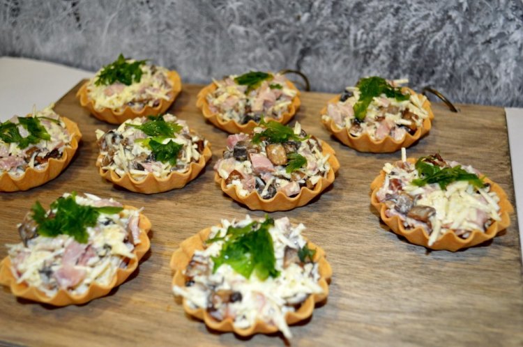 Tartaletas de pollo ahumado y champiñones