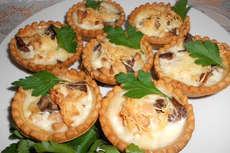 Tartaletas de pollo y setas de miel