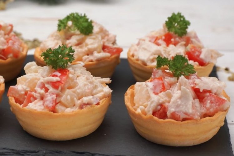 Tartaletas de pollo, tomate y champiñones