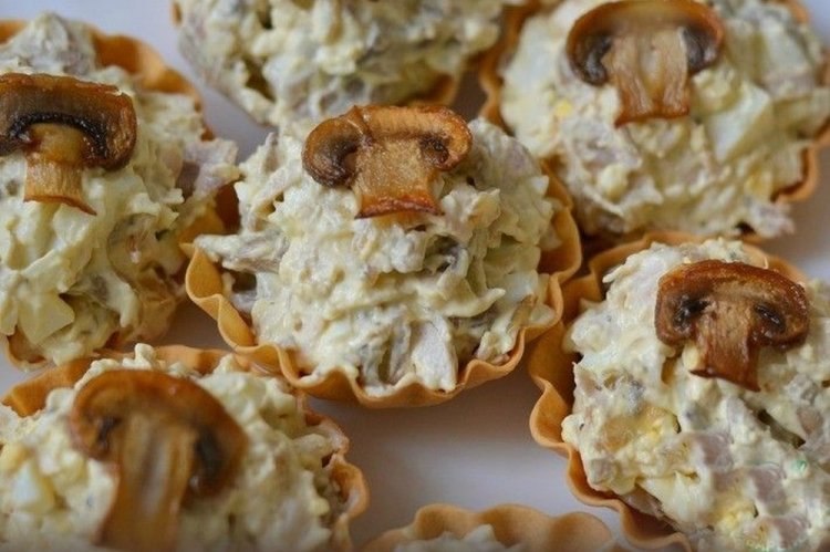 Tartaletas de pollo, huevo y champiñones