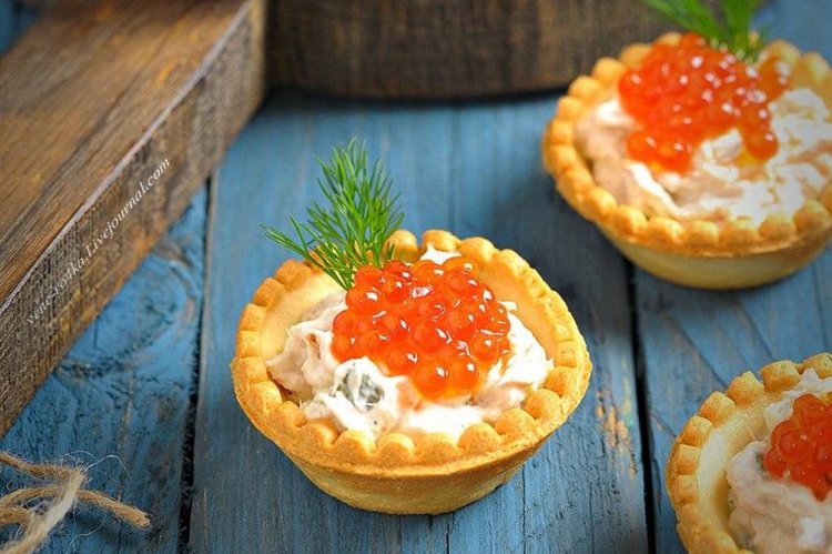 Thunfisch-Tartelettes mit rotem Kaviar