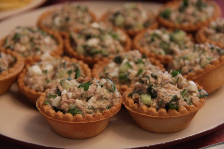 Thunfisch-Tartelettes mit Gurken