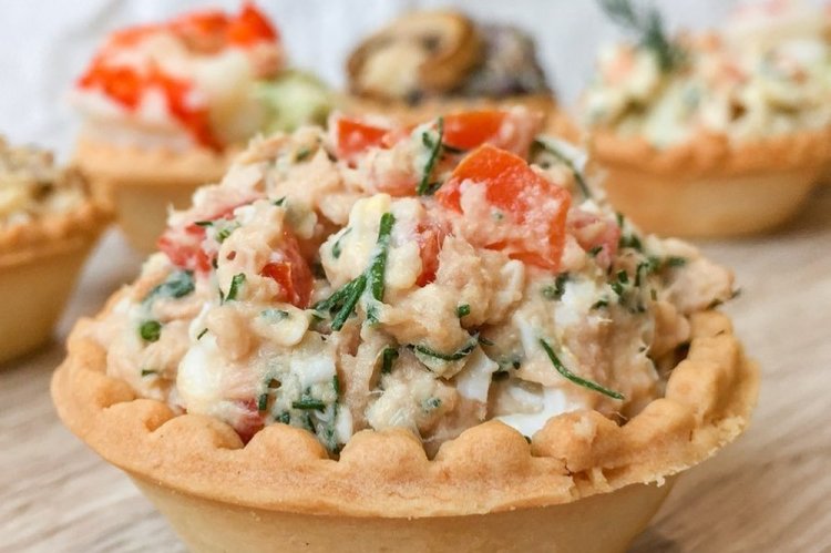 Thunfisch-Tartelettes mit Tomaten