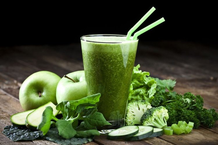 Grüner fettverbrennender Smoothie
