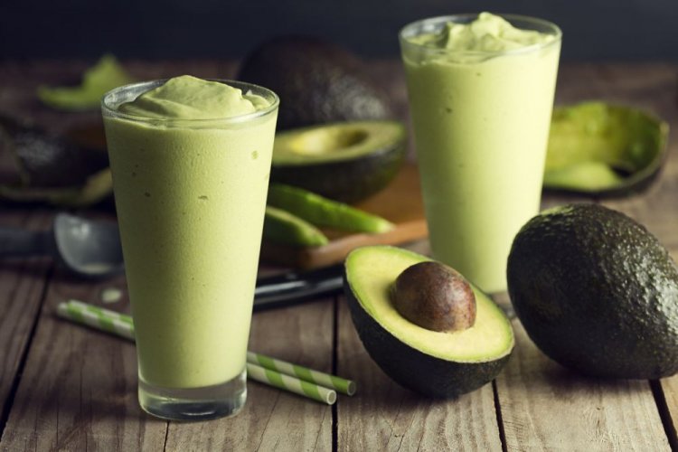 Avocado-Smoothie mit Sojamilch
