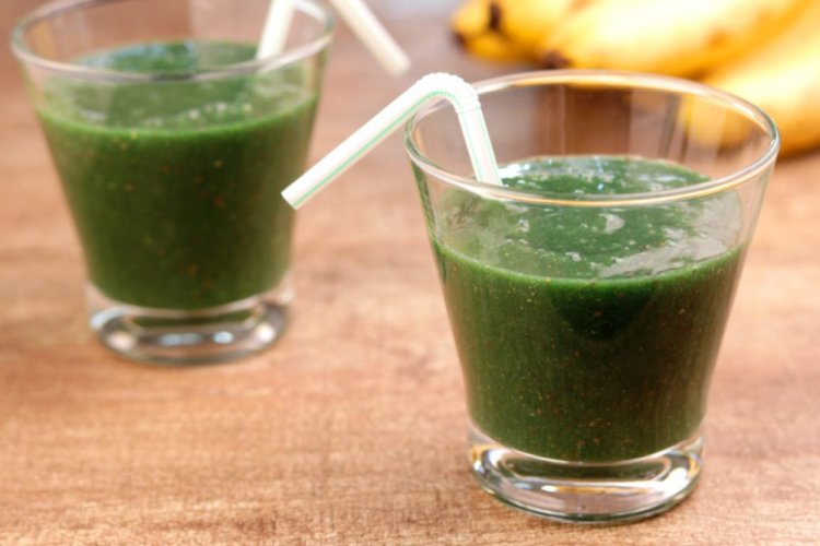 Fettverbrennender Smoothie mit Spirulina