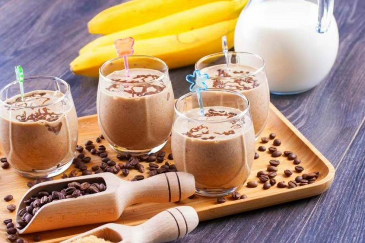 Banana-Coffee Smoothie with Milk