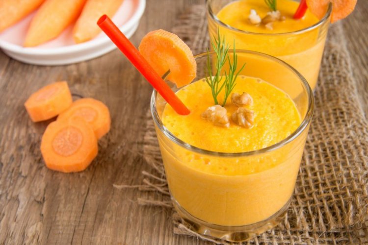 Carrot-Banana Smoothie with Milk