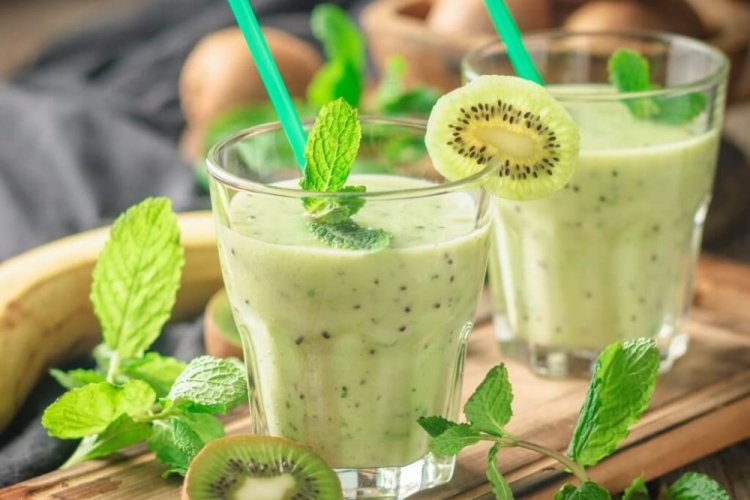 Milk Smoothie with Banana and Kiwi