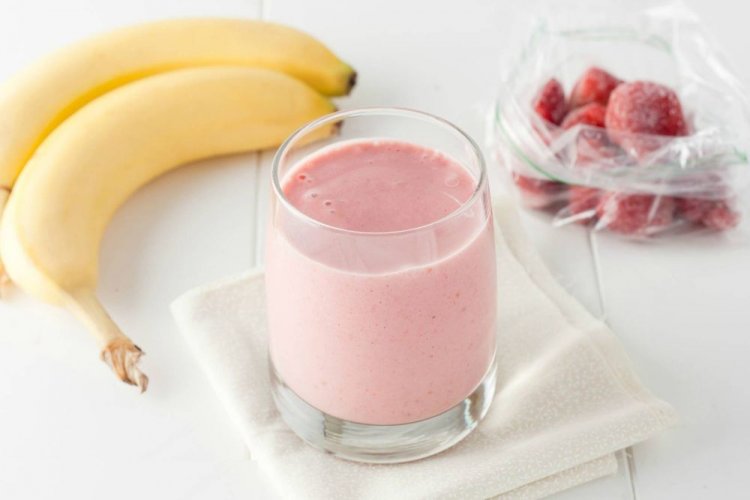 Milk Smoothie with Bananas and Frozen Strawberries