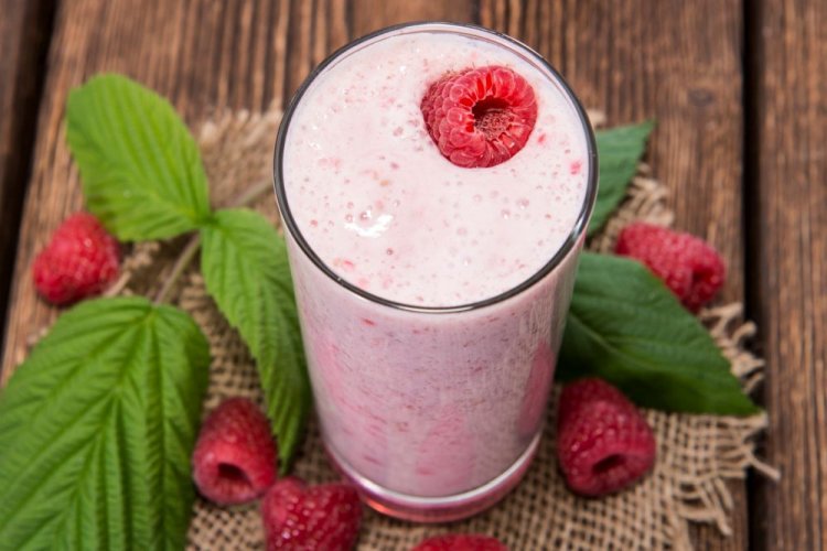 Raspberry Smoothie with Milk