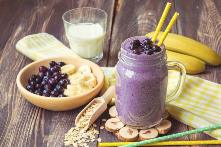 Smoothie with Bananas, Frozen Berries, and Milk