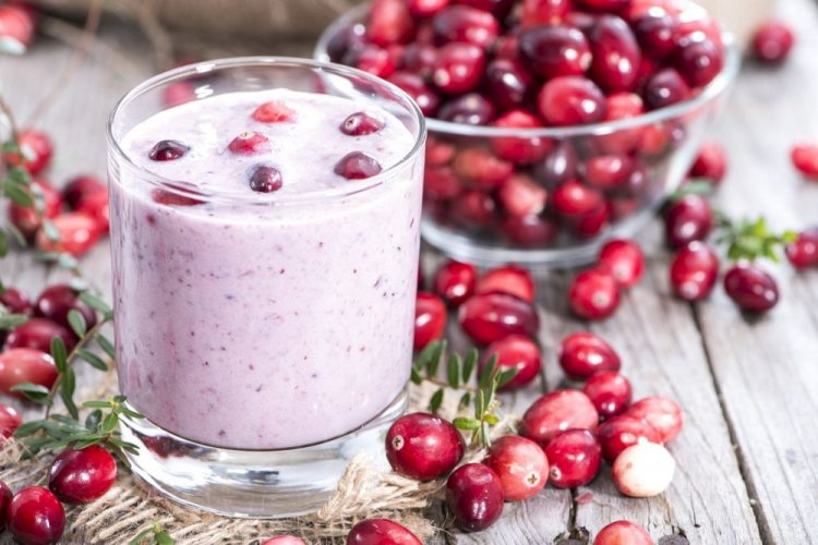 Milk Smoothie with Cranberries