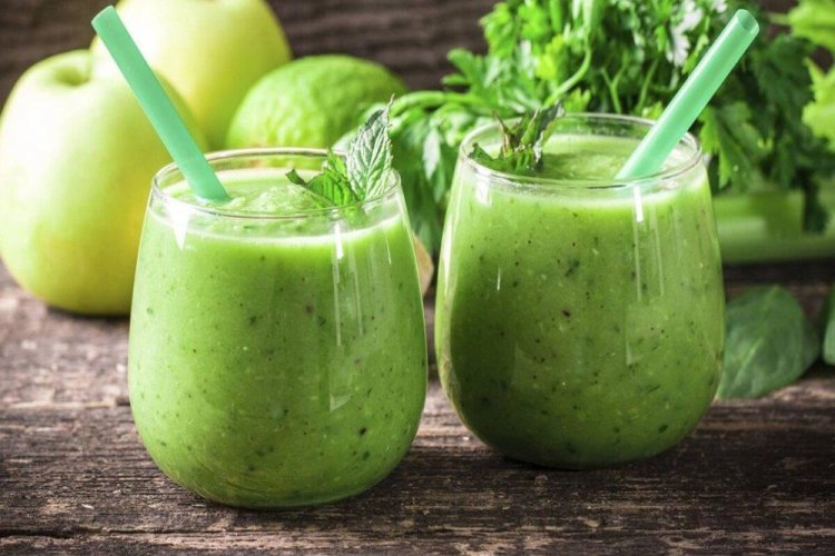 Apple and Aromatic Herb Smoothie