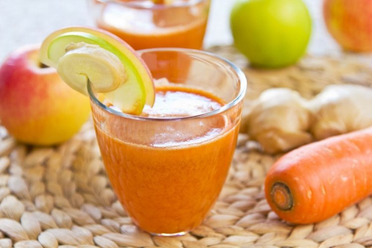 Carrot-Apple Smoothie with Orange Juice