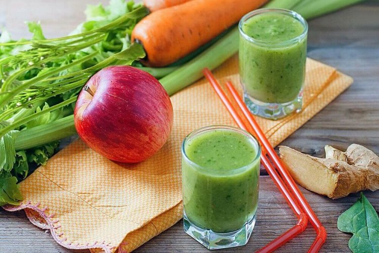 Apple, Celery, Ginger, and Carrot Smoothie
