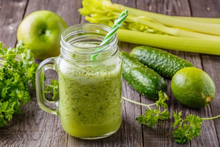 Apple, Celery, Cucumber, and Lime Smoothie