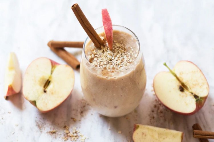 Apple Smoothie with Milk and Oatmeal