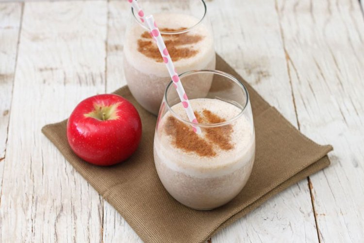 Apple Smoothie with Kefir and Cinnamon