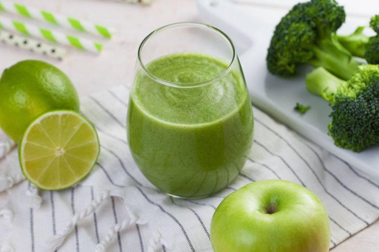 Apple, Broccoli, and Lime Smoothie