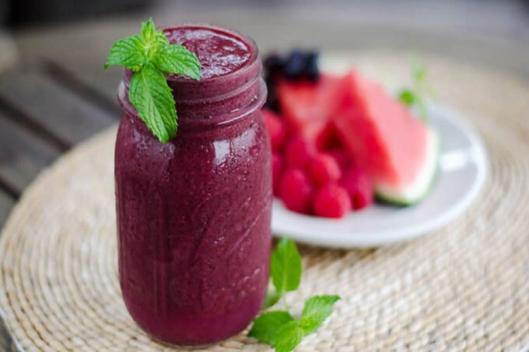 Batido de sandía, frambuesa y grosella negra