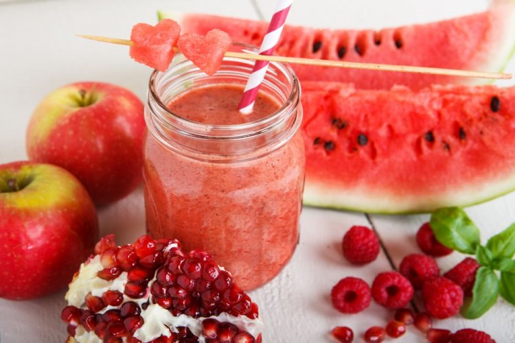 Batido de manzana, sandía, frambuesa y granada
