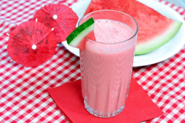Batido de sandía con leche de almendras