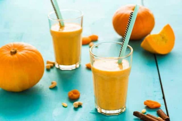 Batido de calabaza con albaricoques secos, canela y leche de anacardos