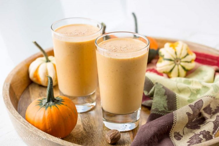 Batido de calabaza con leche de almendras y nuez moscada