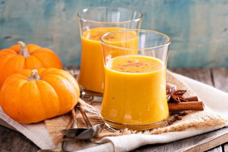Batido de calabaza con zumo de manzana y canela