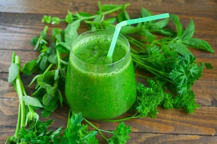 Grüner Smoothie mit Apfelsaft