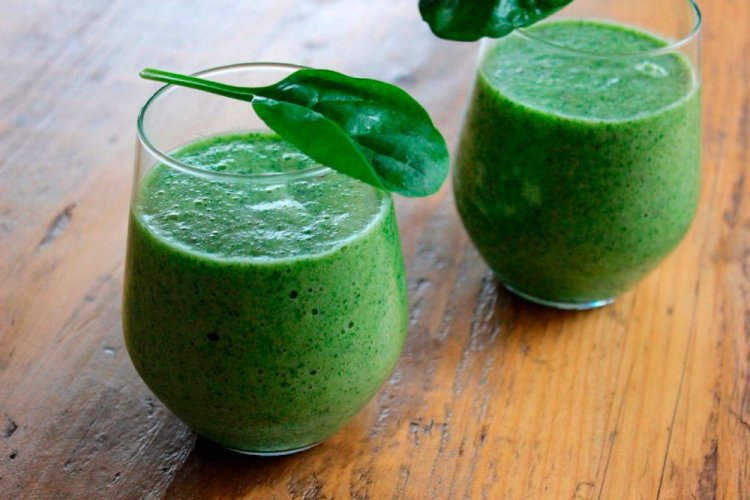 Grüner Smoothie mit Spinat