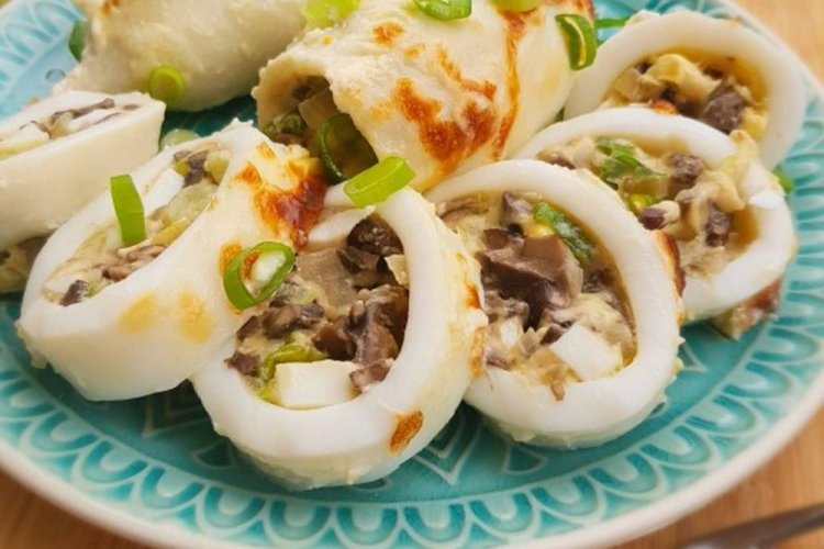 Squid Stuffed with Mushrooms and Cheese