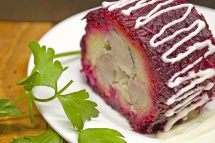 Hering im Pelzmantel mit Sauerrahm-Senf-Dressing